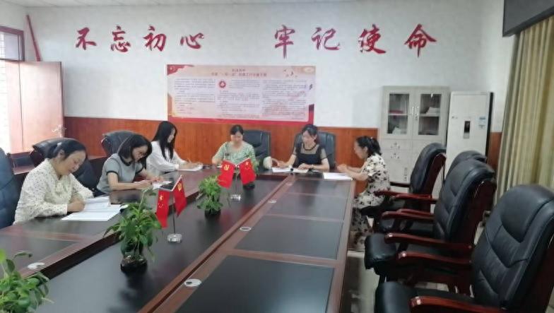 聚智赋能 备战中考——宜宾市南溪四中九年级英语组开展中考前集体备课活动