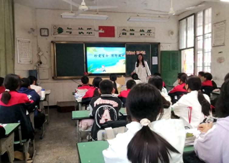 筑牢安全防线 守护生命之花——宜宾市叙州区高场学校领航校区开展第二届安全主题班会比赛