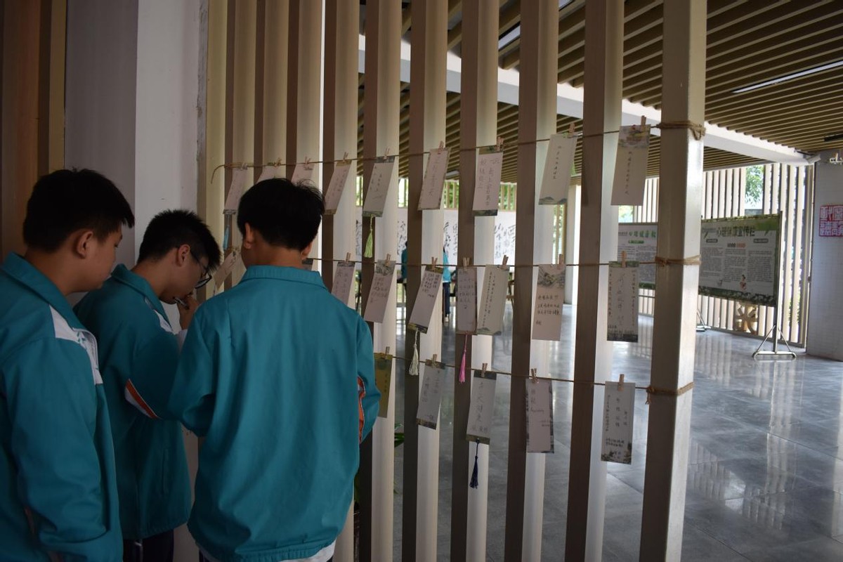 寓教于乐促成长 心灵互动暖校园—安居中学成功举办心理主题游园会