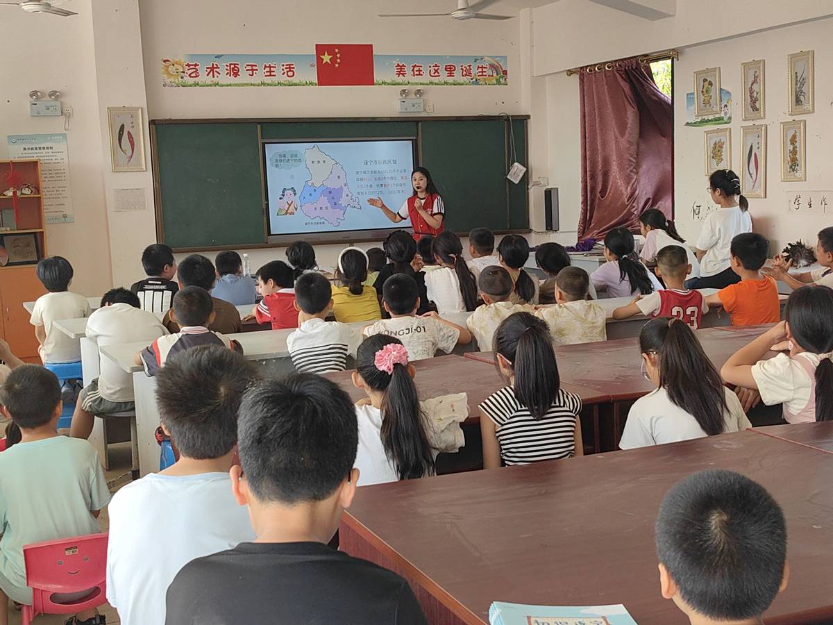 漫话遂州流动博物馆走进校园——安居常理学子沉浸式触摸乡愁文脉
