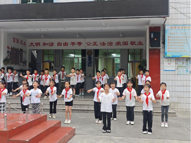 以爱为舟 共渡岁月长河 感恩父亲的温暖守护——高县逸夫小学校开展父亲节活动