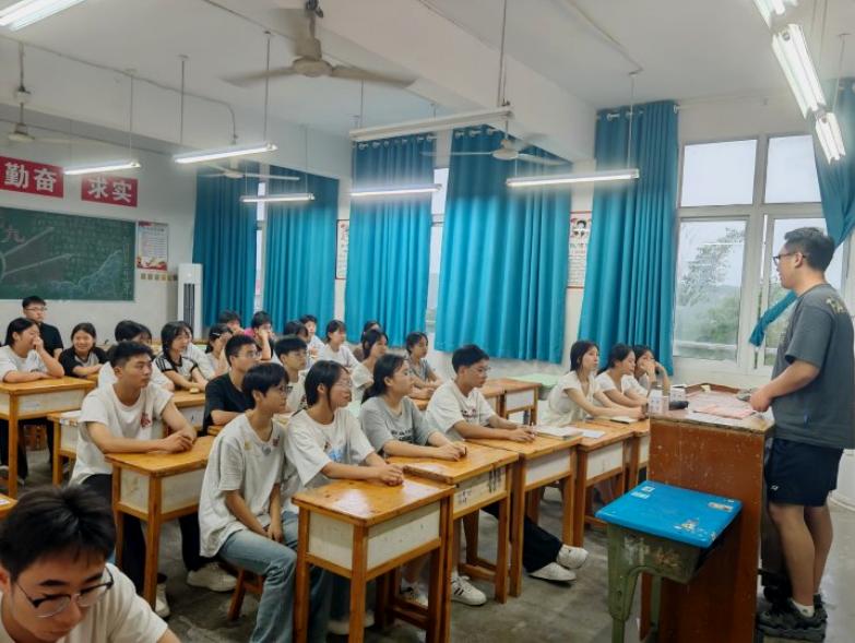 宜宾市叙州区高场职校机电部举行学生会换届仪式