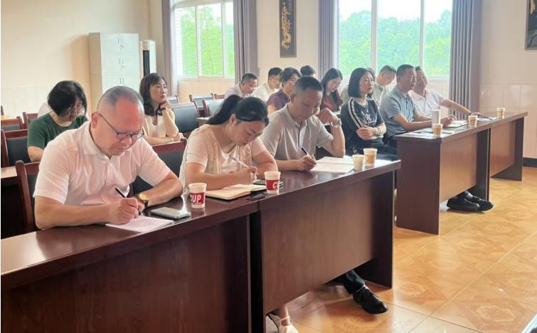 聚焦问题补短板 共同谋划促发展——宜宾市南溪区刘小兰名校园长工作室到林丰学校开展诊断活动
