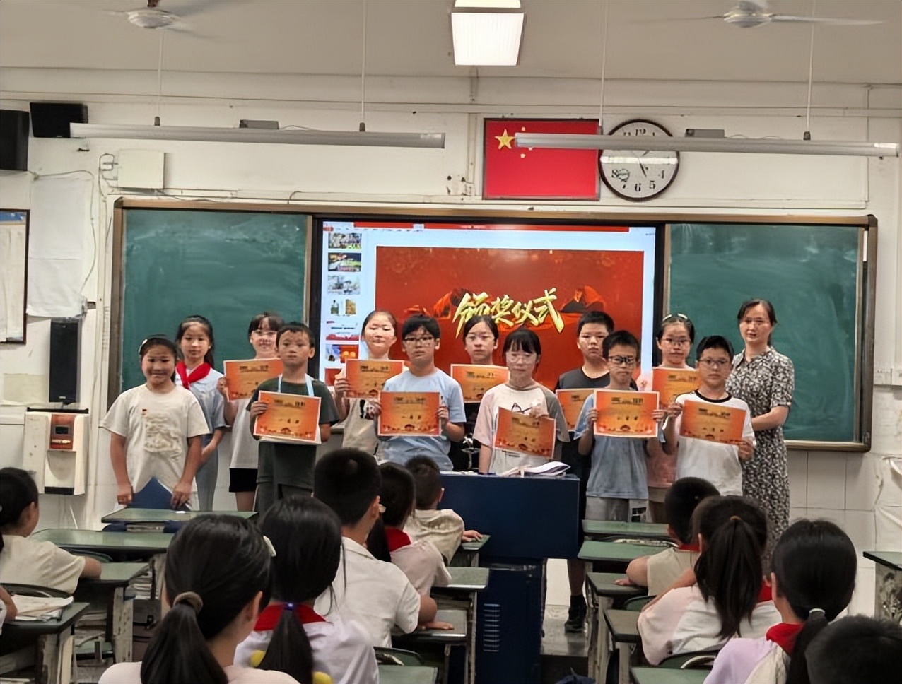 心怀爱国情 共筑中国梦——安居一小五年级开展学生讲名人故事活动