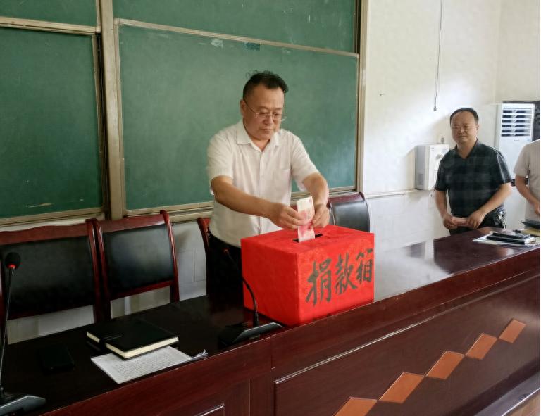 江安县淯江中学开展“栋梁工程”公益助学捐款活动