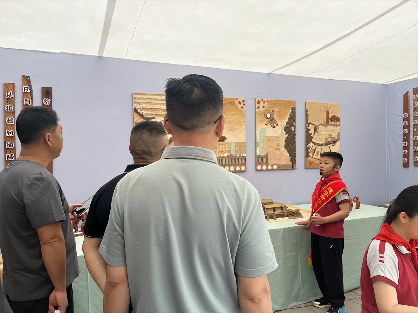 遂宁安居区第一小学泥塑工作坊亮相爱国主义教育实践展