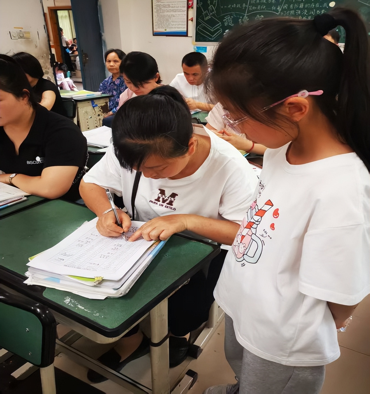 以爱相约 共话成长——遂宁安居区第一小学三年级召开家长会