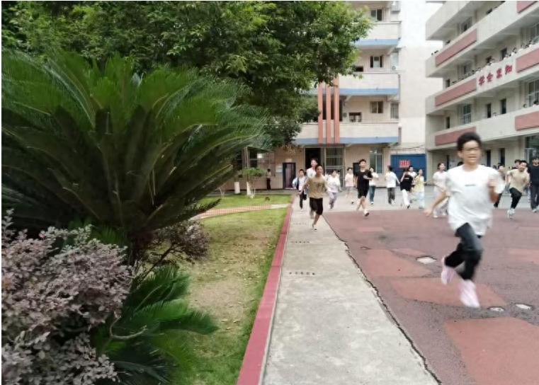 宜宾市南溪四中：考前防震应急演练 筑牢校园安全防线