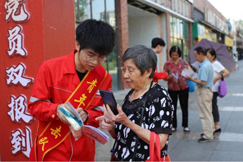 筑牢安全防线 携手共护社区“烟火气”——宜宾中气公司联合翠屏区象鼻街道大地社区开展燃气安全知识宣传