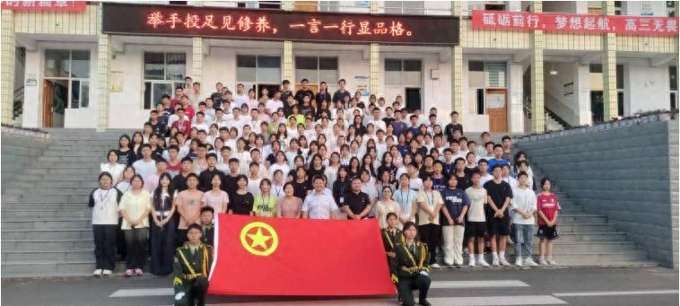 宜宾市叙州区柳嘉职校举行2025年春期新团员入团仪式