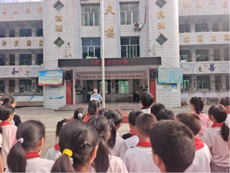 筑牢反诈防线 守护暑期安全——高县逸夫小学校开展防电信诈骗宣传教育活动