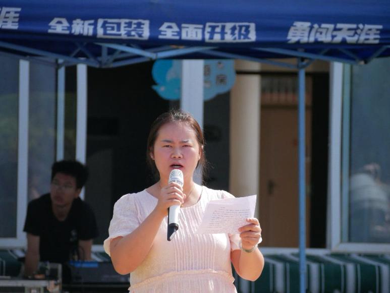 泡沫童梦 水趣夏日——宜宾三江新区罗龙中心幼儿园举行2025年大班毕业典礼