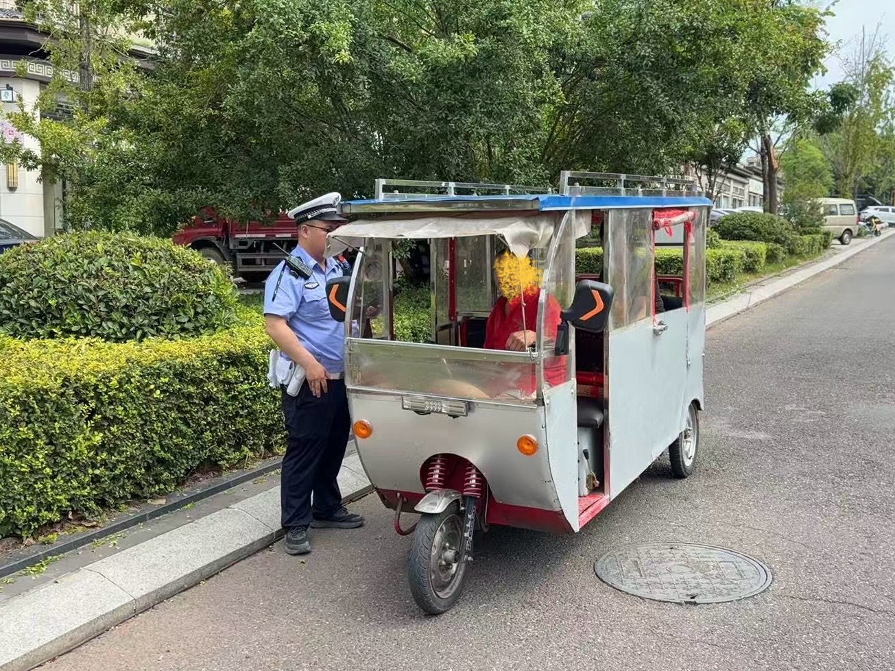 遂宁交警： 抓“人、车、路”隐患排查 及时消除道路事故隐患