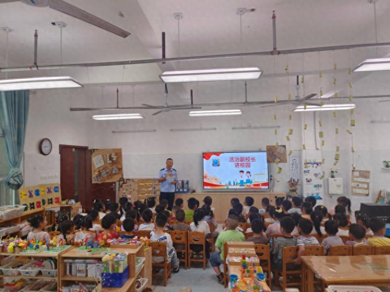 并肩守护 与法“童”行——宜宾市南溪区长兴镇中心幼儿园开展法治副校长进校园活动