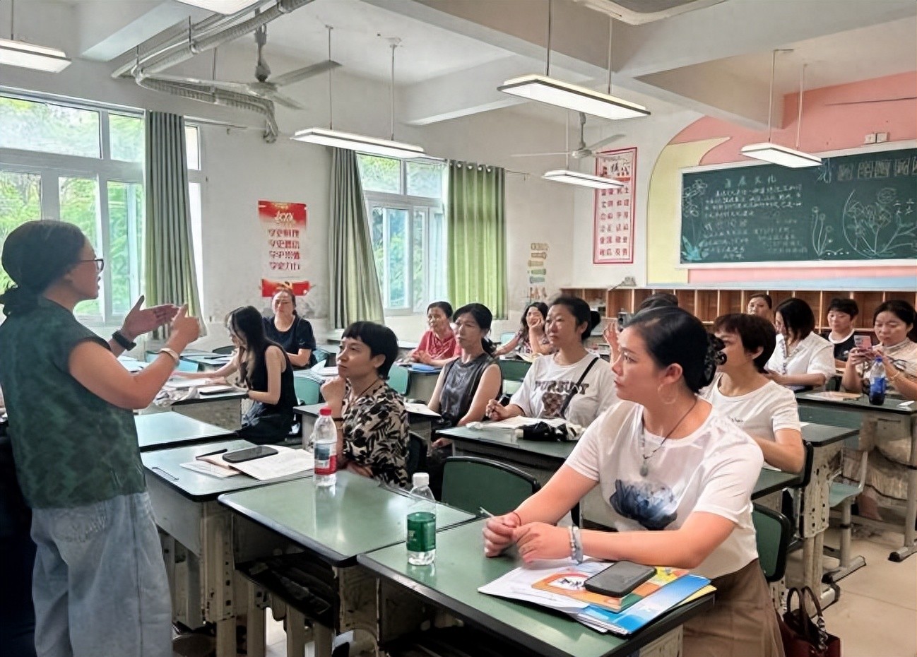 精研常规深析教材 助力新生扬帆起航——安居一小开展教学教研活动