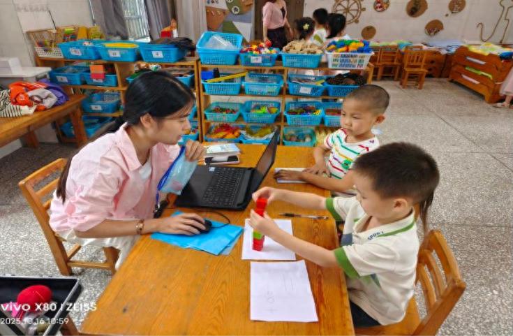 宜宾市南溪区南溪街道中心幼儿园开展幼儿保健活动