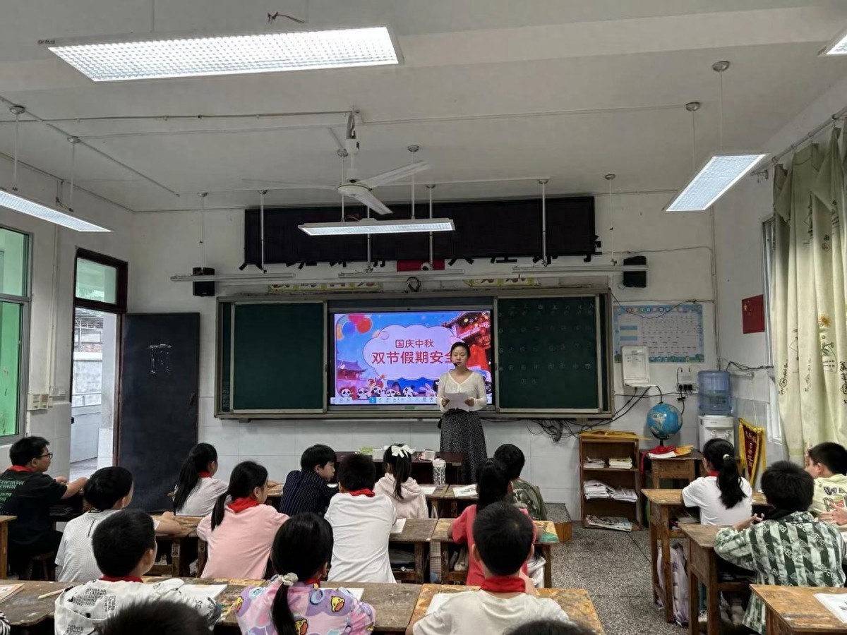 江安县留耕镇中心小学校开展国庆节安全教育活动