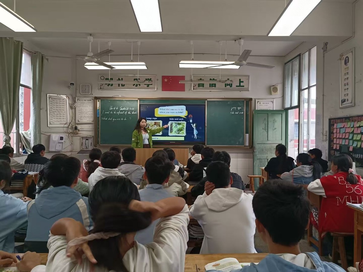 宜宾市叙州区高场学校领航校区开展“合格”教师课教研展示活动
