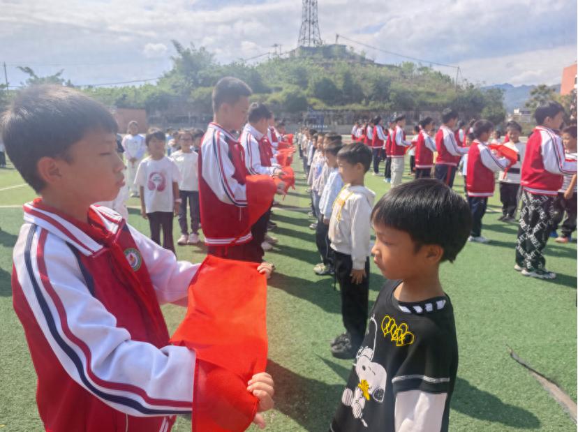 高县翰笙小学校举行2025年秋期新队员入队仪式