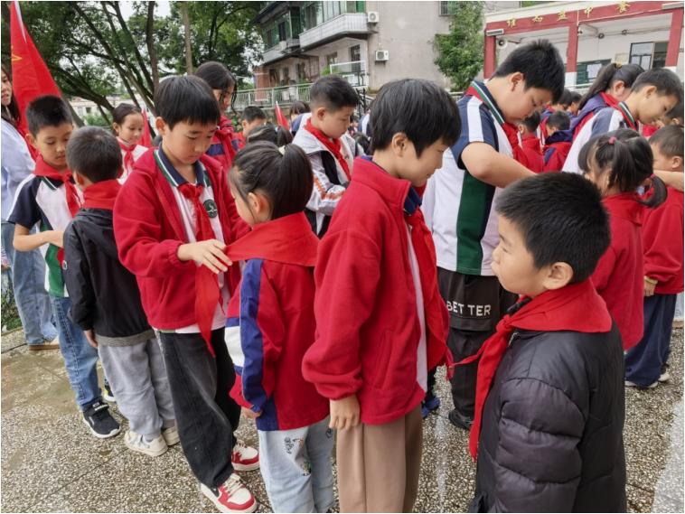 强国复兴有我 争当新时代好少年——宜宾市南溪区黄沙镇中心小学校举行少先队新队员入队仪式