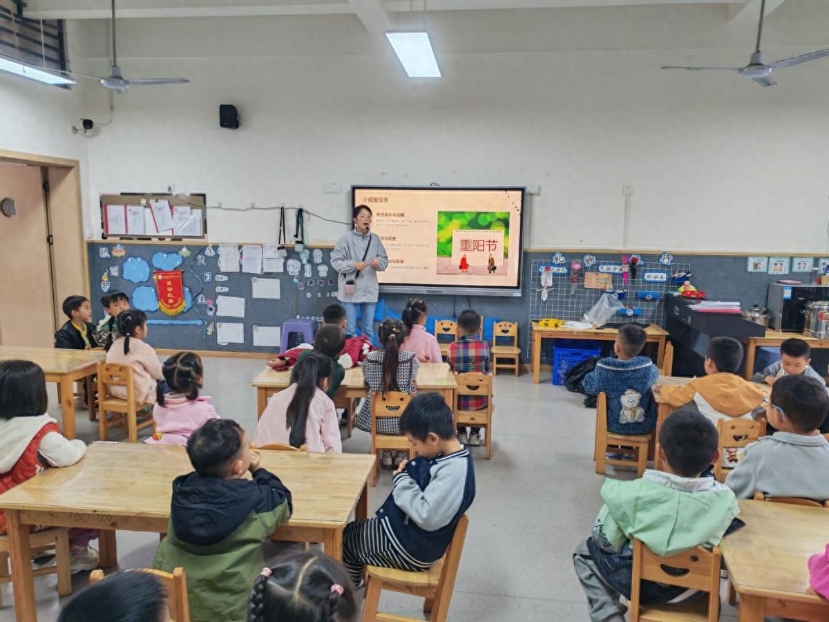 重阳做暖包 敬老情更牢——遂宁安居区第五幼儿园开展重阳节活动