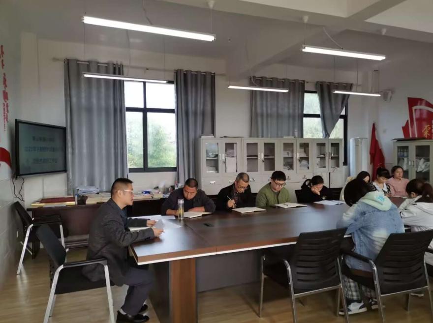 安居区青山明德小学开展“教学质量提升暨过程性教研”专题工作会