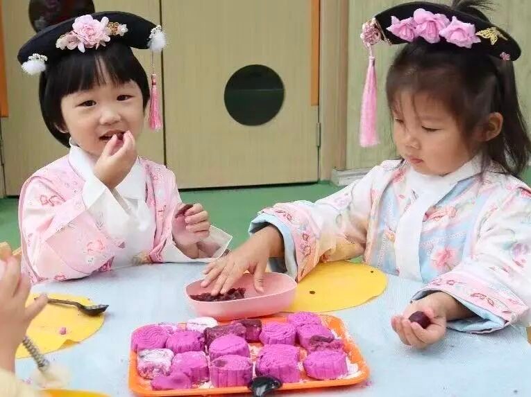 民族团结一家亲 双节共绘中华情——宜宾三江新区沙坪幼儿园开展2025年国庆、中秋双节同庆活动