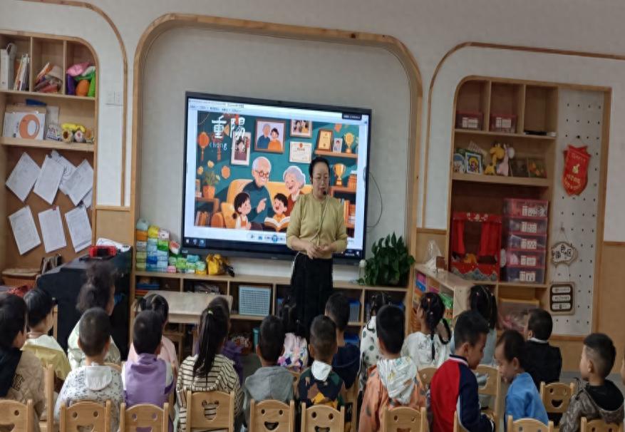 小手传温暖 童心敬重阳——遂宁安居九幼开展重阳节主题活动