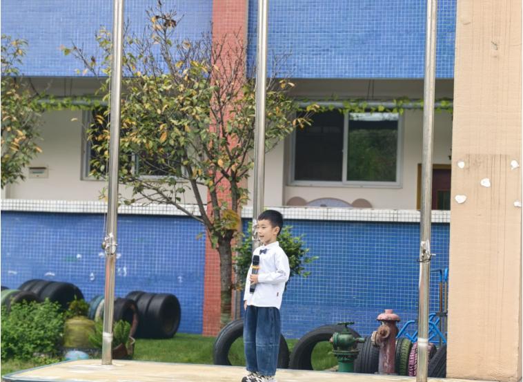 宜宾市叙州区高场镇中心幼儿园：小小阅兵式 深深爱国情