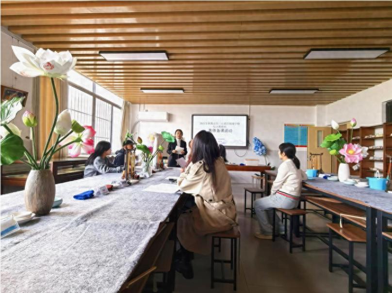 水墨丹青承古韵 宣纸新意润童心——宜宾三江新区顺南学校开展教研暨集体备课活动