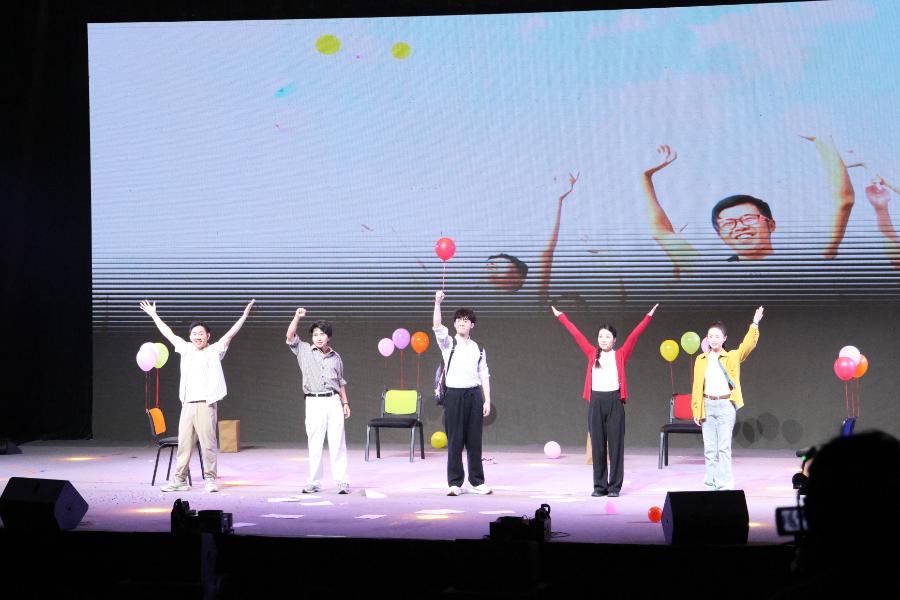 中国艺术节第二十届群星奖参评作品惠民演出在遂宁安居区举行