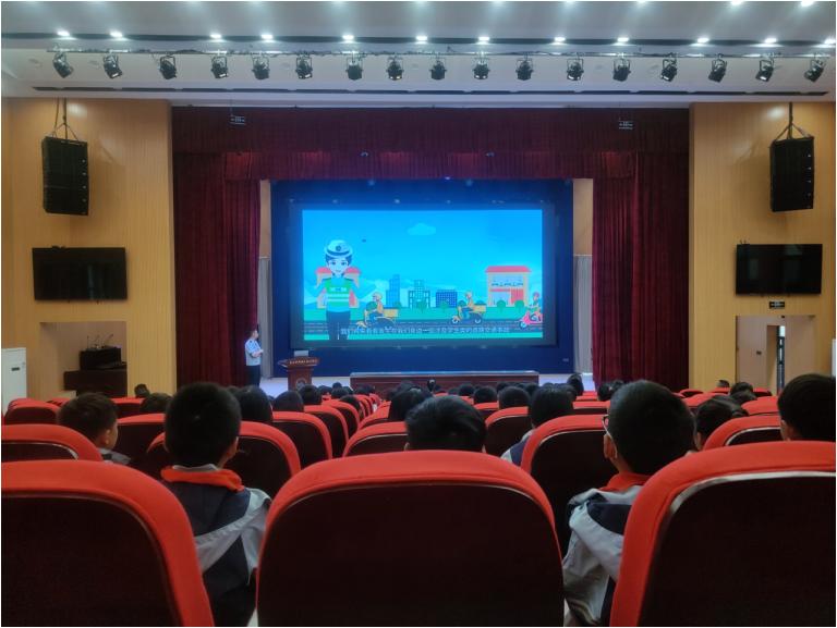 交警护航成长路 安全知识进校园——宜宾市公安局交通管理直属六大队走进南溪区长江学校宣教