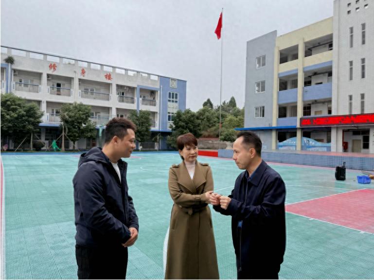 携手一线把脉促发展 同心聚力绘高店蓝图——宜宾三江新区社会事业局、双城街道开展高店教育高质量发展调研