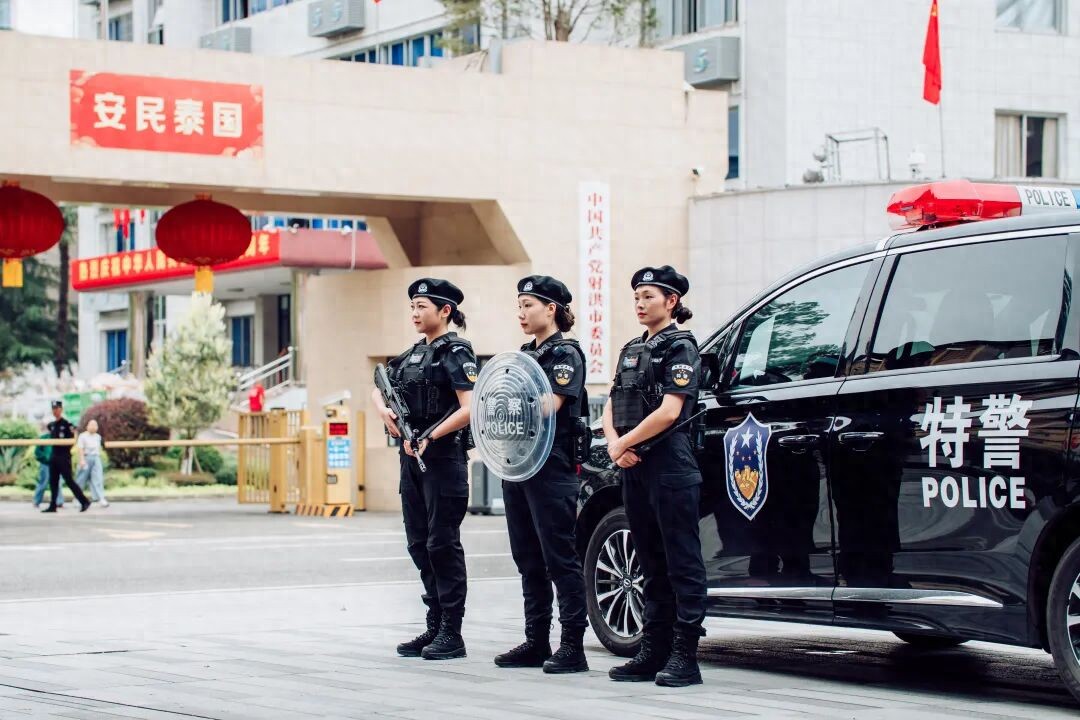 帅气逼人！遂宁女子特警巡逻队首次亮相