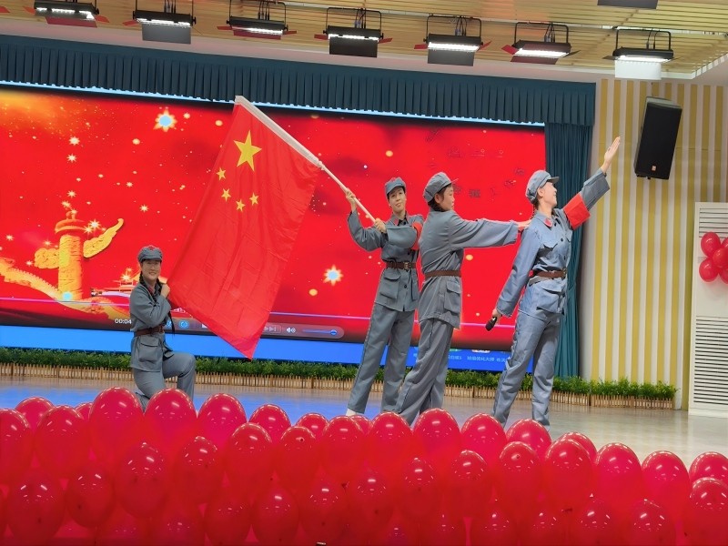 宜宾市南溪区北城幼儿园开展“唱红歌·颂初心”主题党日暨工会活动