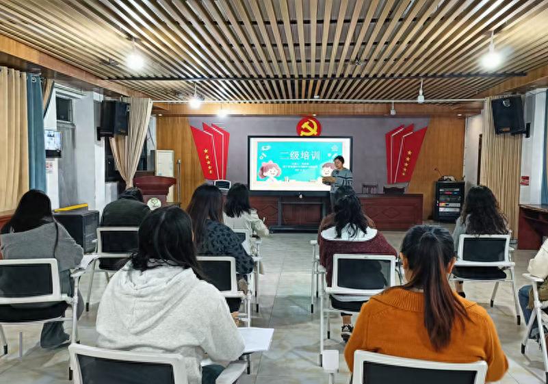 汲取新知 共促成长——遂宁安居区白马幼儿园举办二级培训分享会