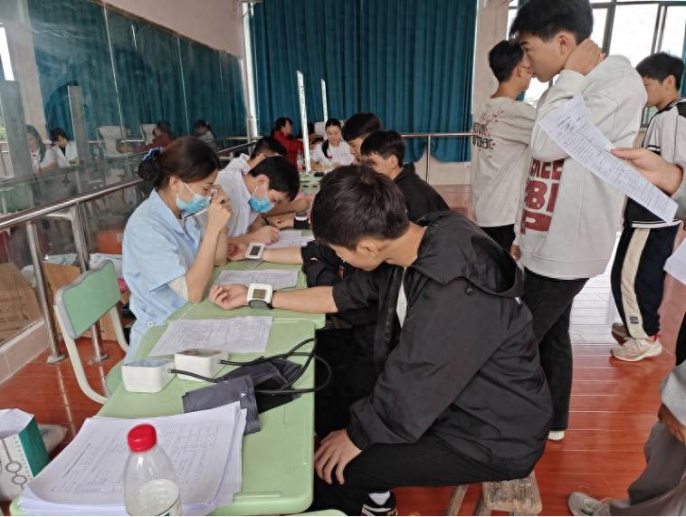 宜宾市叙州区高场职校开展2025年学生常见病和健康影响因素监测与干预工作