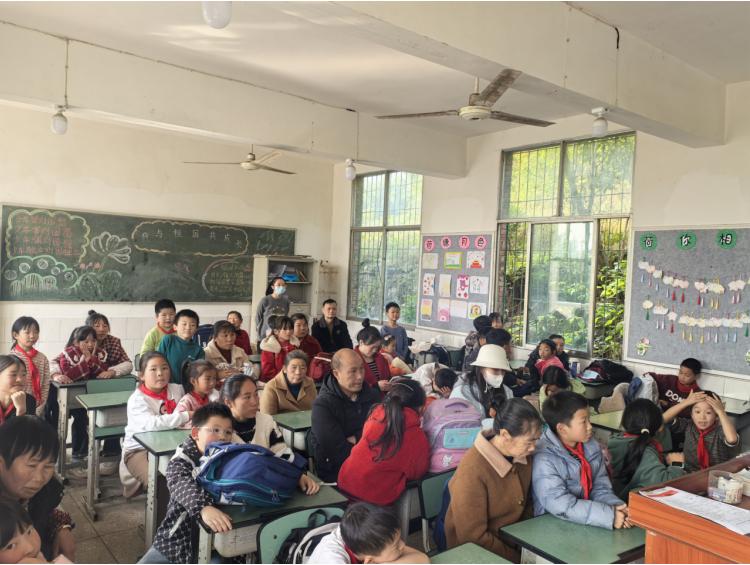 深化家校共育 见证生命成长——宜宾市叙州区双龙学校罗河小学校区举办2025年秋期家长会暨课堂常规展示活动