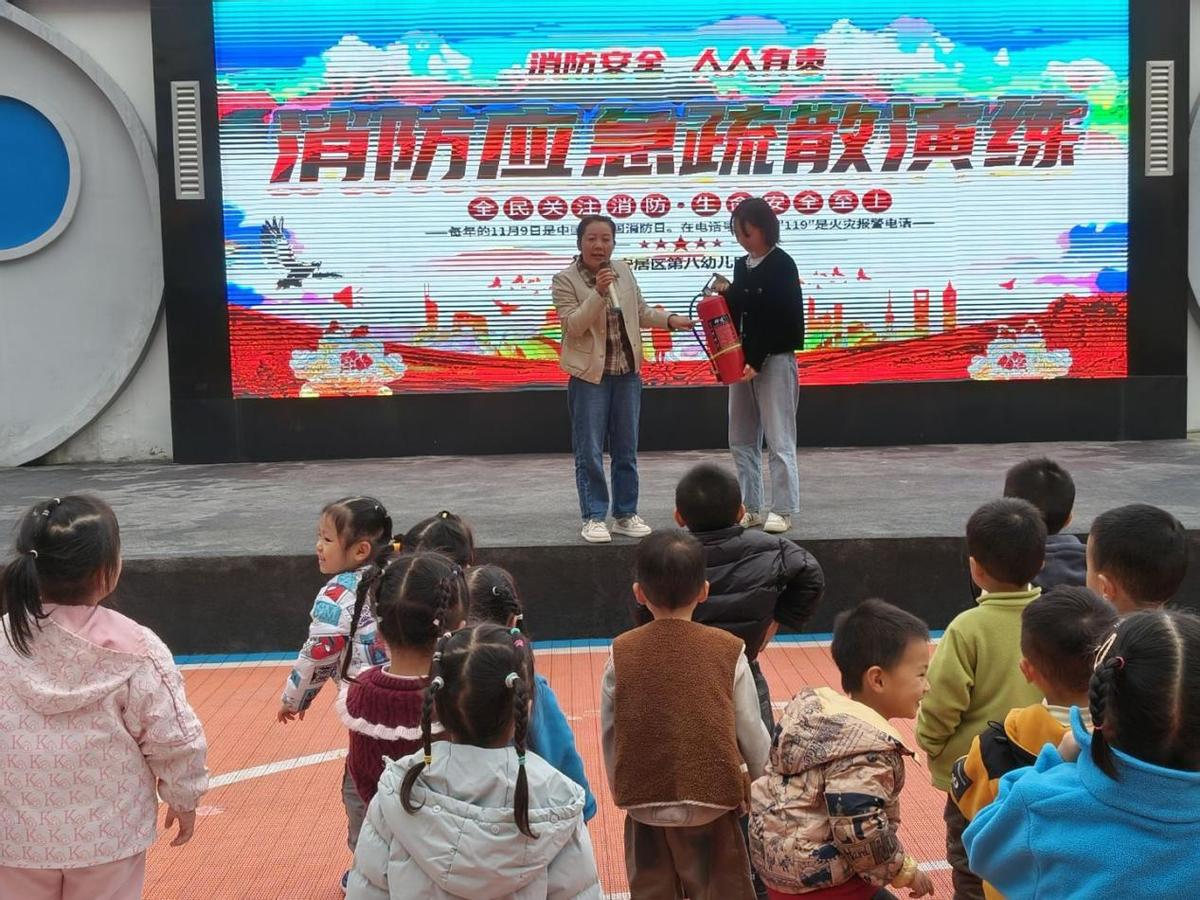 以“演”筑防 以“练”护安——安居八幼开展消防演练活动