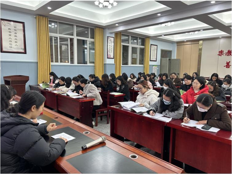 宜宾市南溪区仙源小学校召开2025年秋期班主任工作会