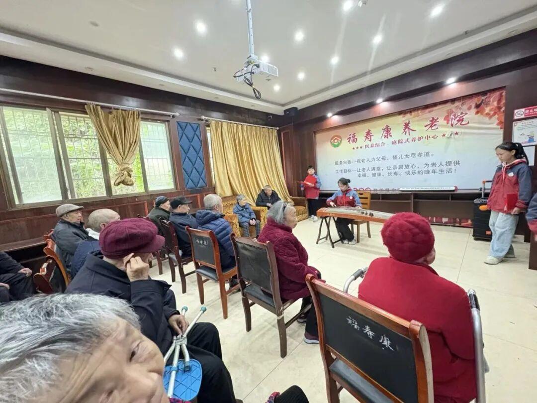 情暖重阳 爱在福寿康——安居区第三小学校重阳节开展社区敬老活动