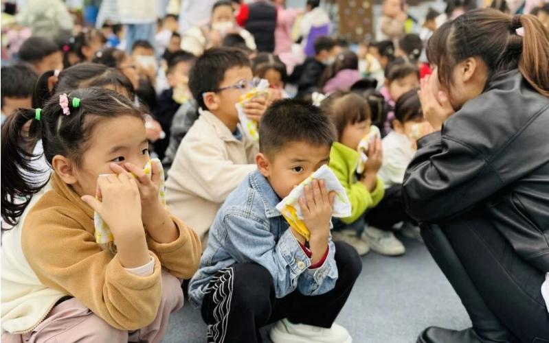 消防润童心 安全伴我行——宜宾三江新区红星幼儿园开展2025年消防日系列活动