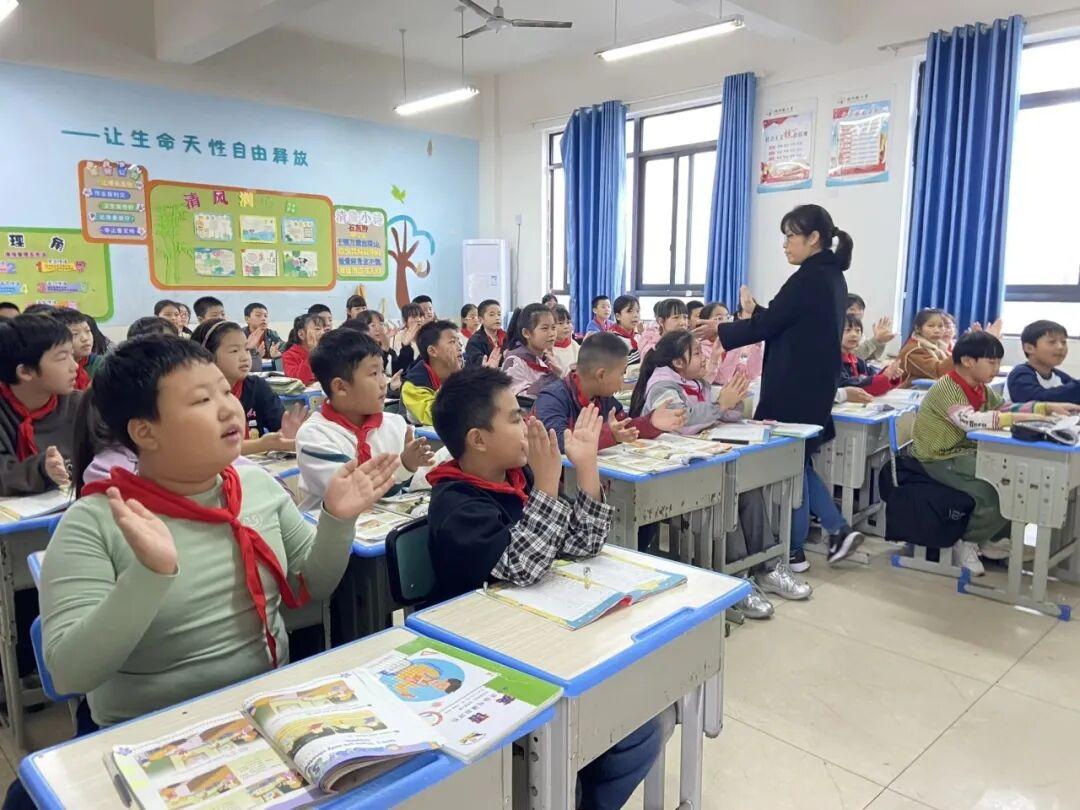 赛课展风采，英语绽新篇 ——安居三小英语组开启全员赛课活动