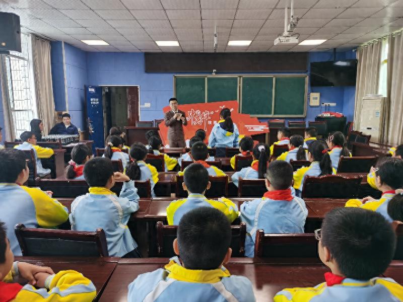 安居区东禅小学开展2025年“我心中的英雄”主题全民阅读故事会