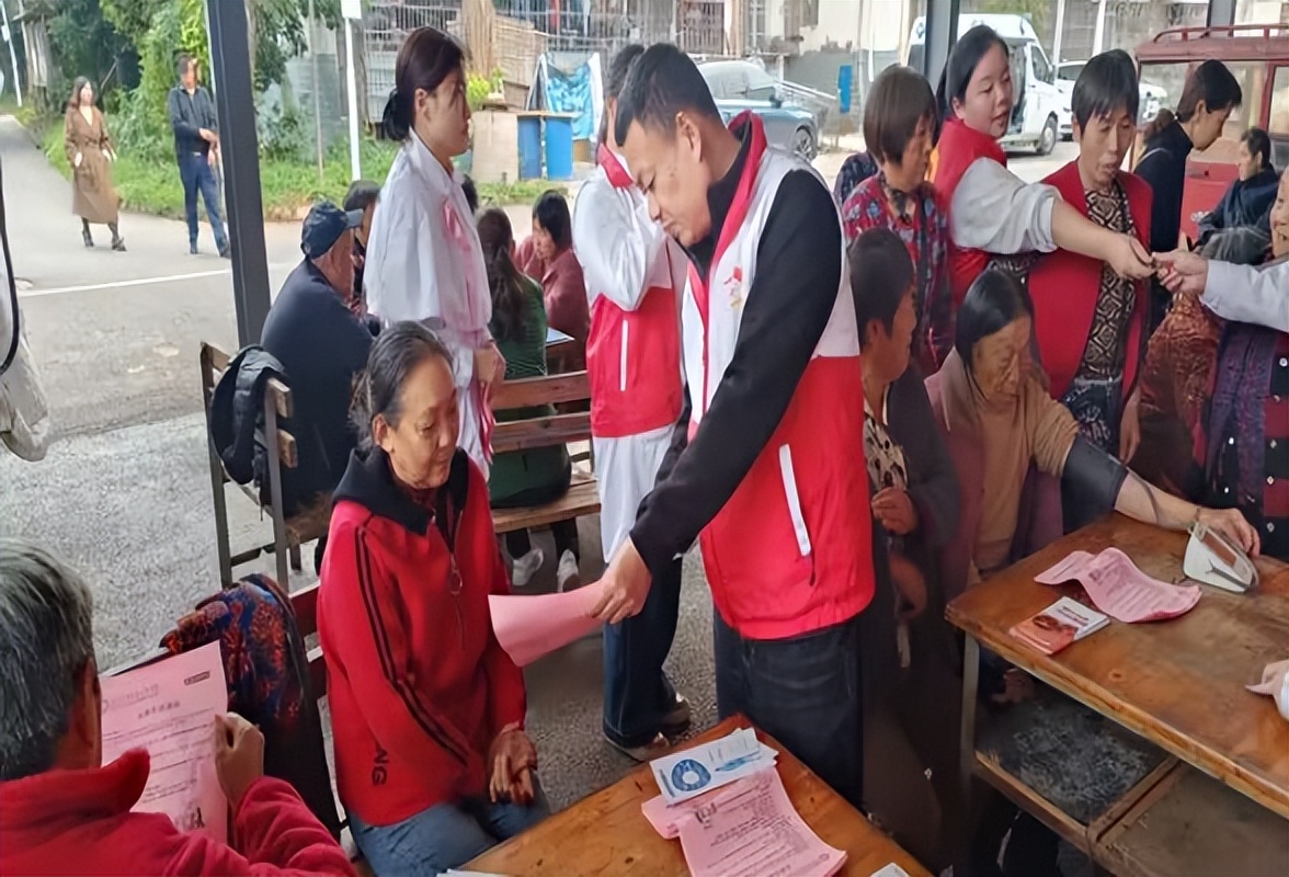 遂宁安居区人民医院:情暖重阳护夕阳 健康服务进社区