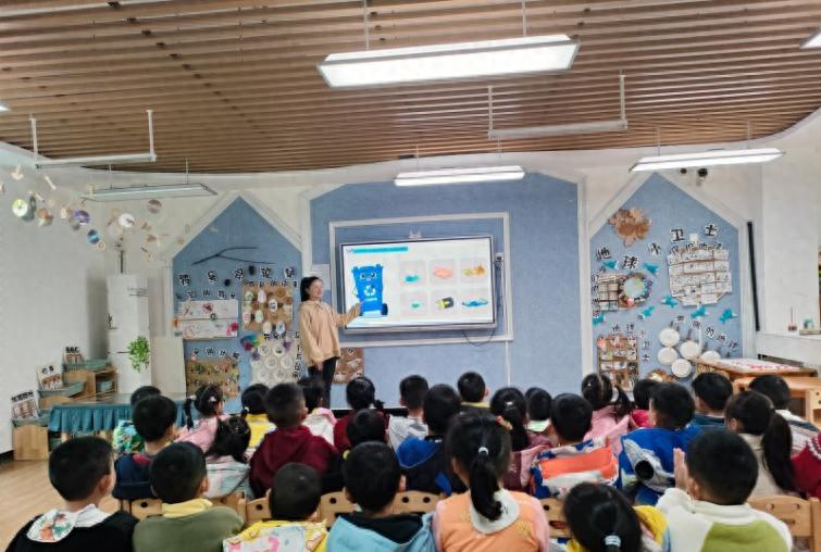 宜宾市南溪区北城幼儿园开展“垃圾分类小能手，绿色家园共守护”主题教育活动