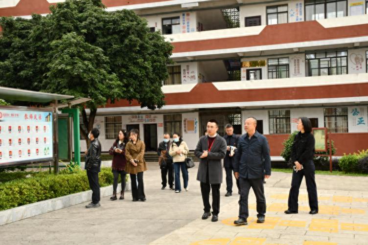 聚焦课堂改革 深化教研建设——宜宾市教育科学研究所调研宜宾市一曼小学校课堂改革及教研组建设情况