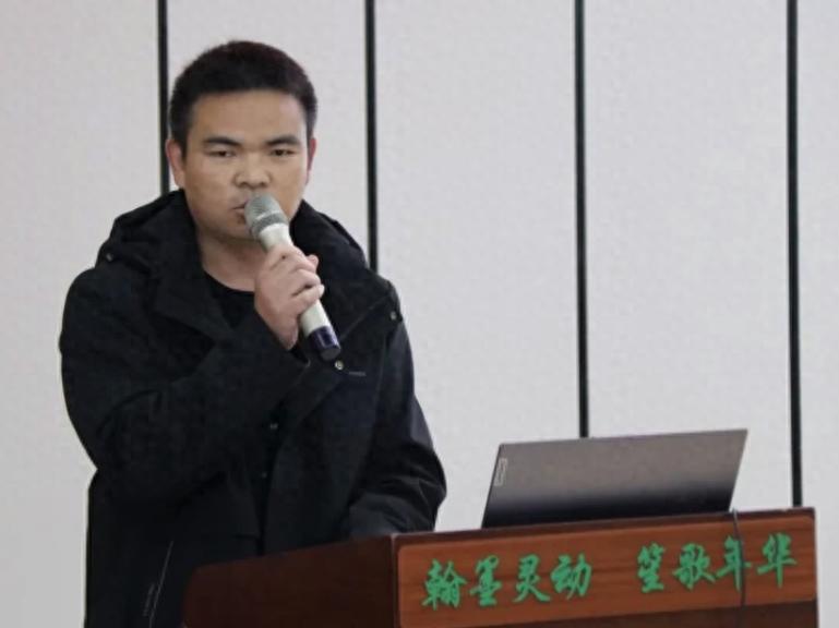 高县翰笙小学校召开2025年秋期教学质量分析会暨质量提升三年（2025-2028）攻坚行动会