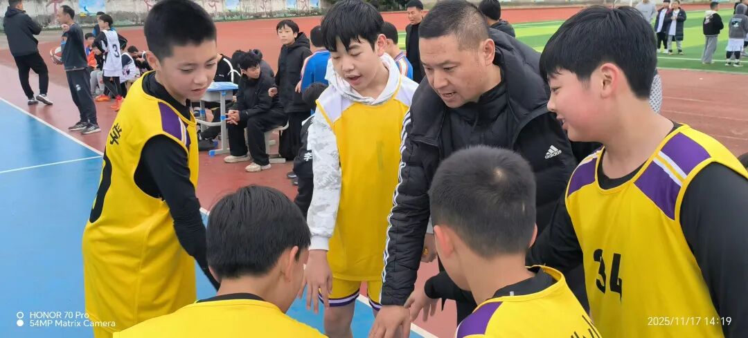 城北小学校篮球队在船山区2025年中小学生篮球比赛中斩获佳绩