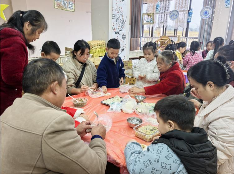 宜宾市叙州区双龙镇中心幼儿园大一班开展立冬亲子活动